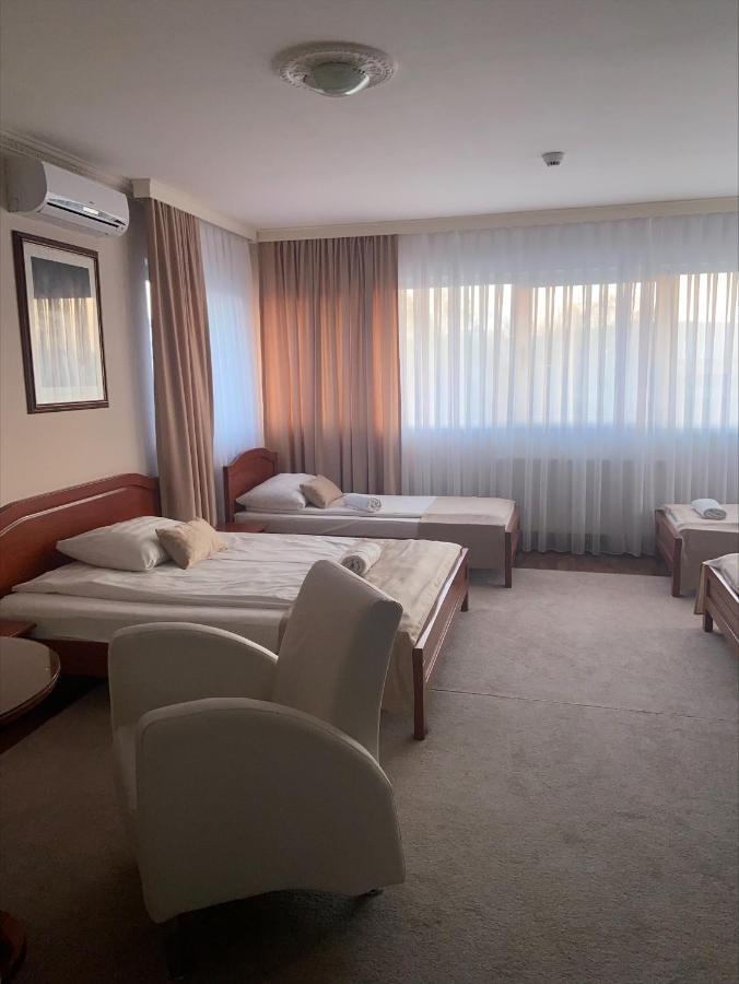 Hotel New Milenium Lukavac ภายนอก รูปภาพ