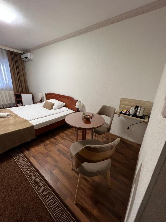 Hotel New Milenium Lukavac ภายนอก รูปภาพ