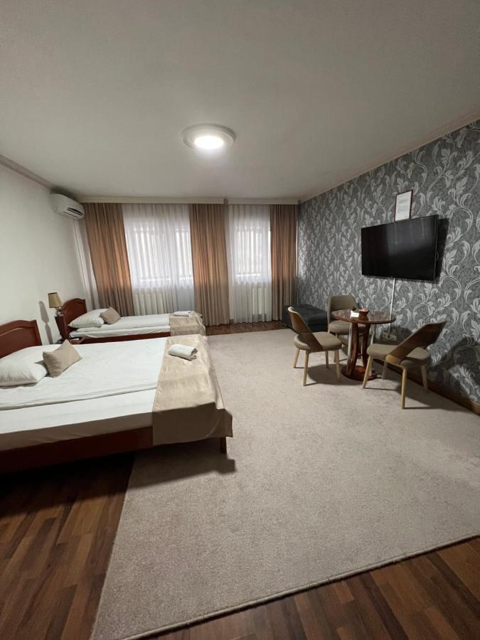 Hotel New Milenium Lukavac ภายนอก รูปภาพ