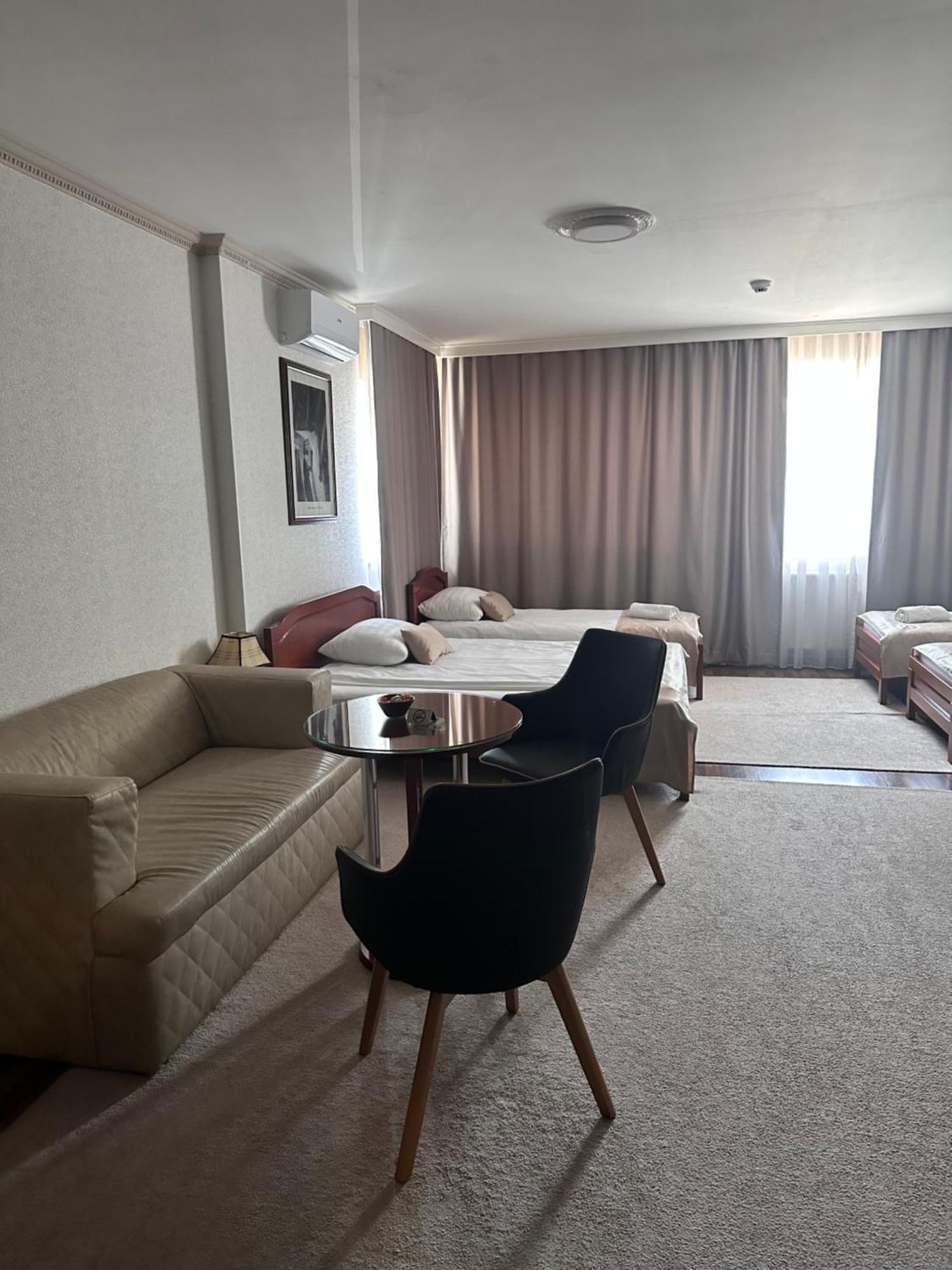 Hotel New Milenium Lukavac ภายนอก รูปภาพ