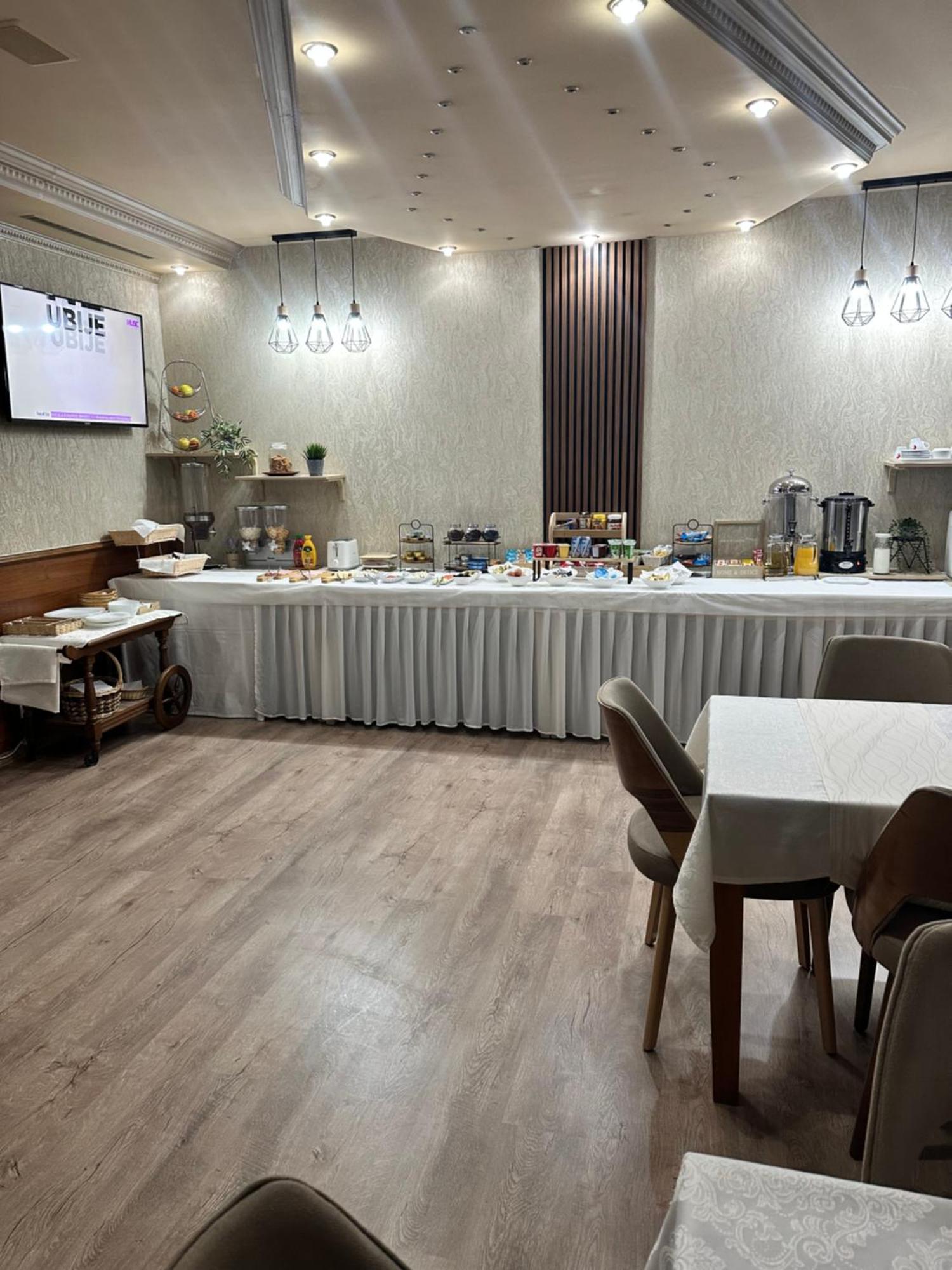 Hotel New Milenium Lukavac ภายนอก รูปภาพ