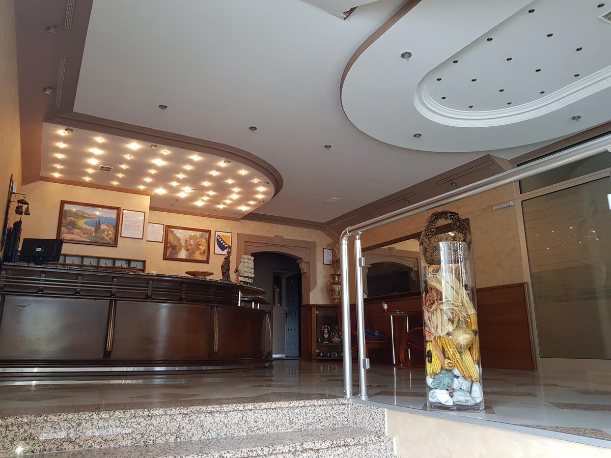 Hotel New Milenium Lukavac ภายนอก รูปภาพ