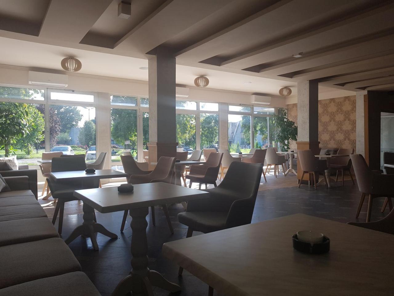 Hotel New Milenium Lukavac ภายนอก รูปภาพ
