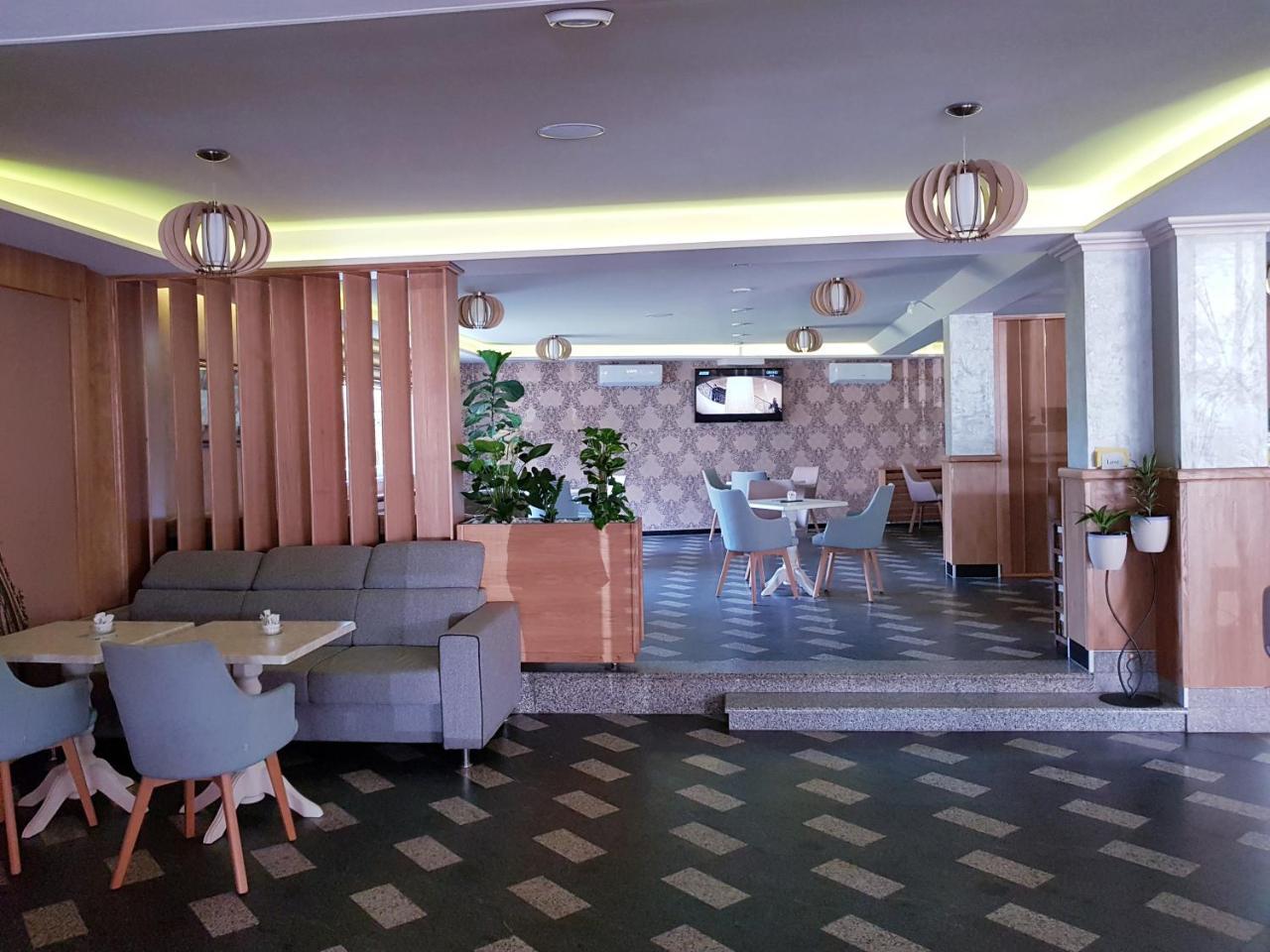 Hotel New Milenium Lukavac ภายนอก รูปภาพ